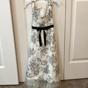 Black and White Flower Fancy Girls size 8 Dress